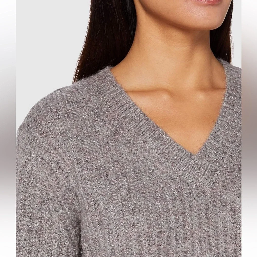 Scotch and Soda wool blend v-neck pullover sweater. Size XS. Very good cond.